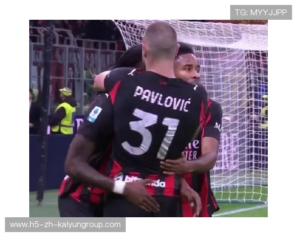 AC米兰左侧突破后给出贴地回传形成门前混乱